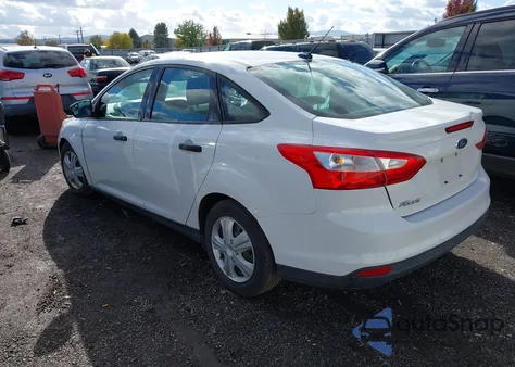 2014 Ford Focus S z USA, uszkodzony, nr VIN 1FADP3E24EL443384